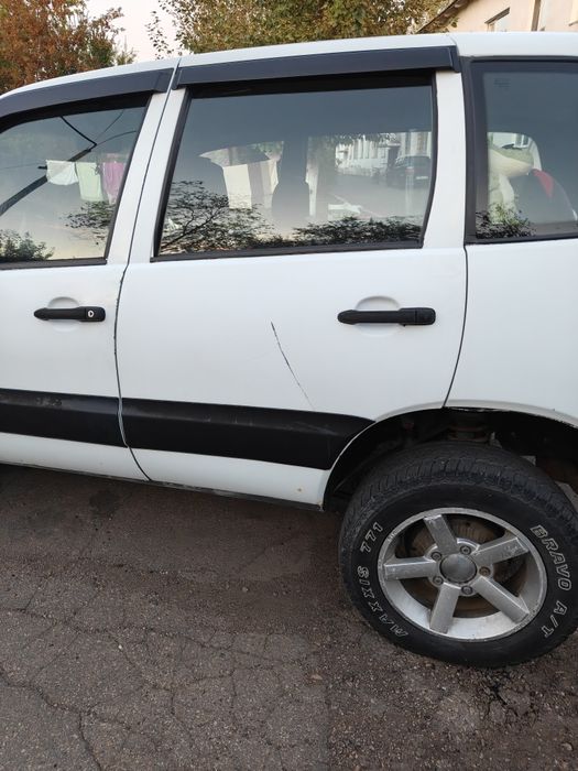 Продам машину Chevrolet Niva 2005г.