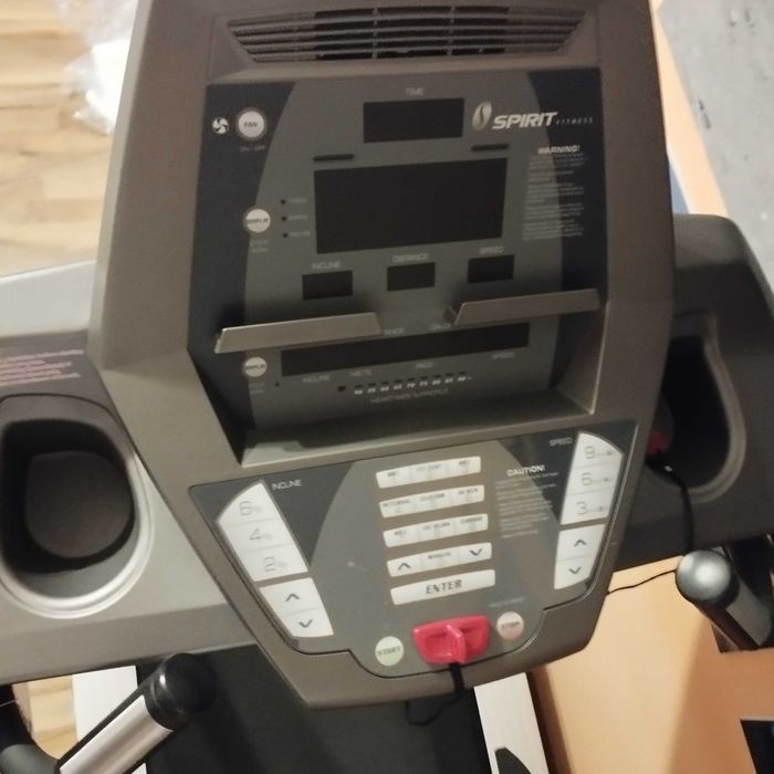 Бягаща пътека Spirit Ст800