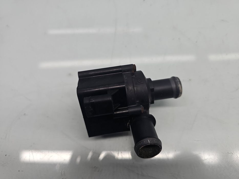 Pompa recirculare apa Volkswagen Golf 7 (5G) [Fabr 2014-prezent] 5Q096
