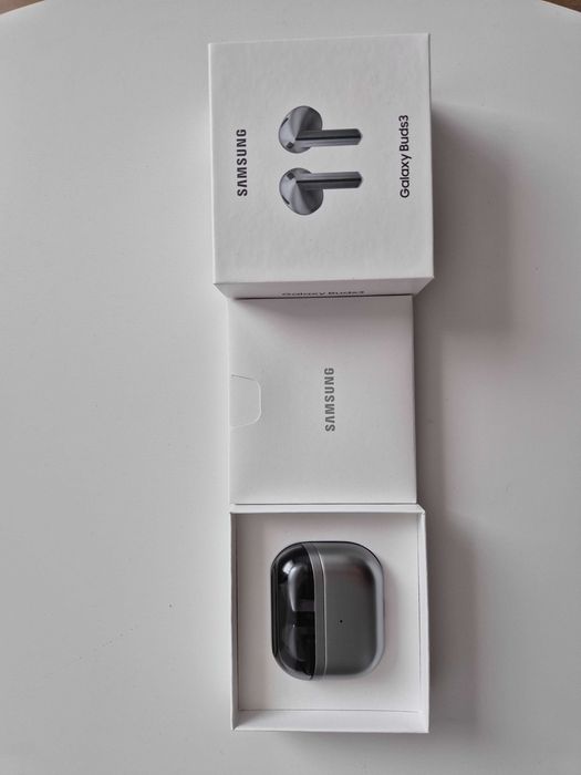 Samsung Galaxy Buds3 Silver – Като нови, с 24 месеца гаранция