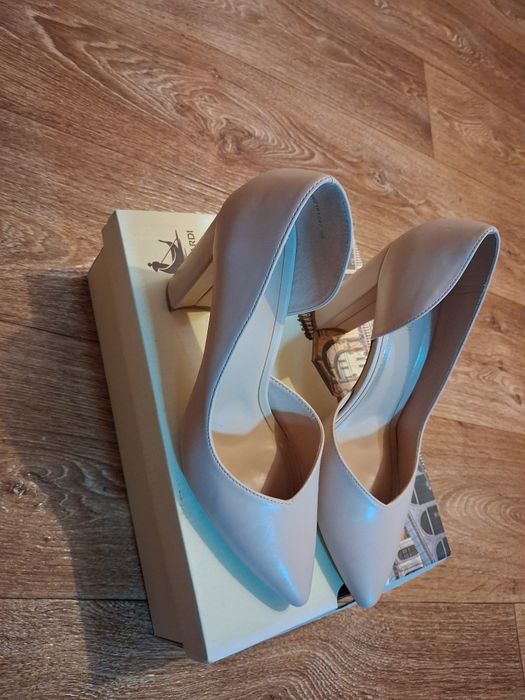 Туфлилер сатылады 9000 тг ден