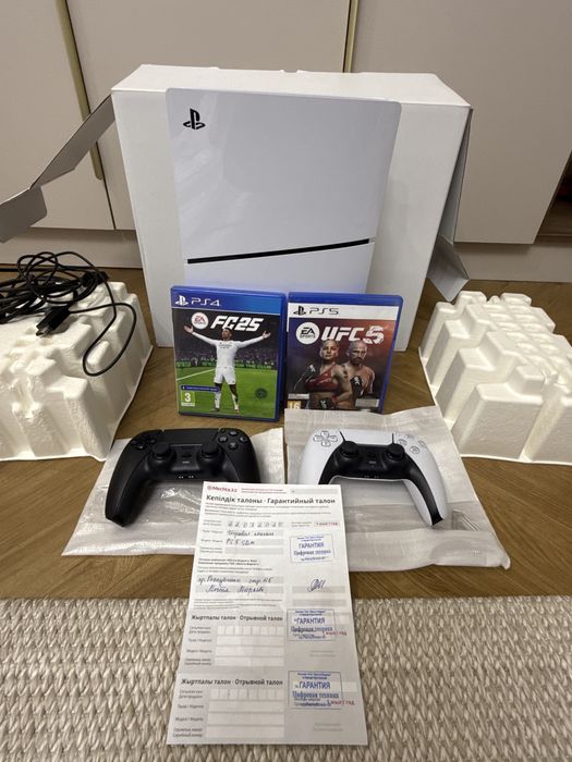 PS5 новый,+ два джостика и два диск