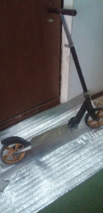 Продаётся самокат  подрастковый в хорошем состоянии.