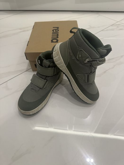 Продам детские ботинки