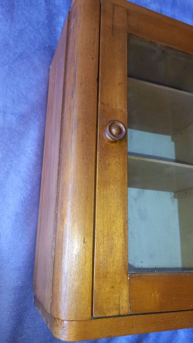 Vand dulăpior lemn,culoare natur,interior compartimentat,1 usa