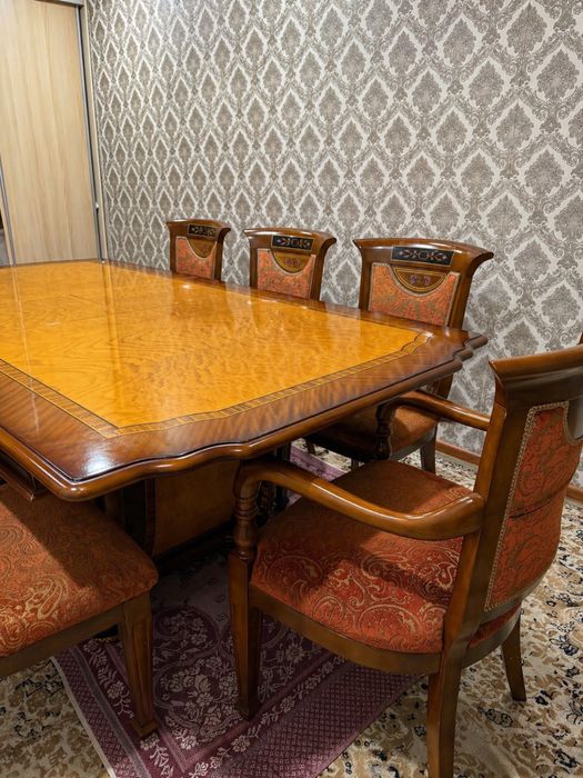 Стол из массива со стульями