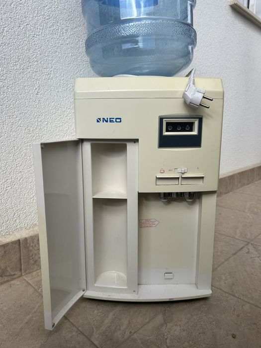 Диспенсър за вода