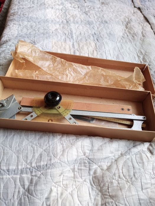 Школьный чертёжный прибор