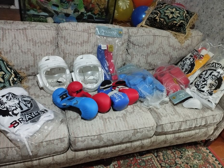 Карате, фулл комплект экипировка. По 2 пары.