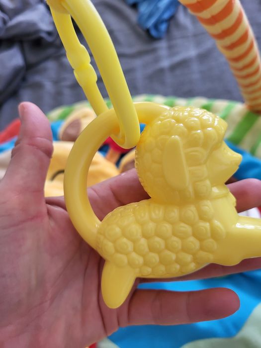 Лот играчки, активна гимнастика, въртележка за кошара и прожектор