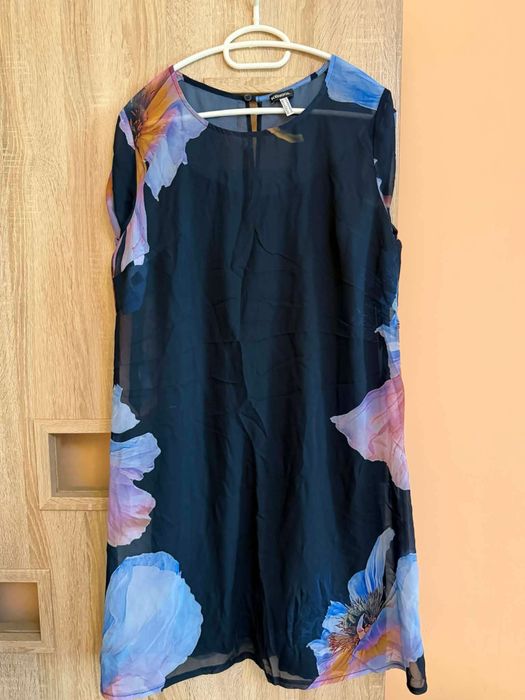 Много запазени рокли 20€ бр