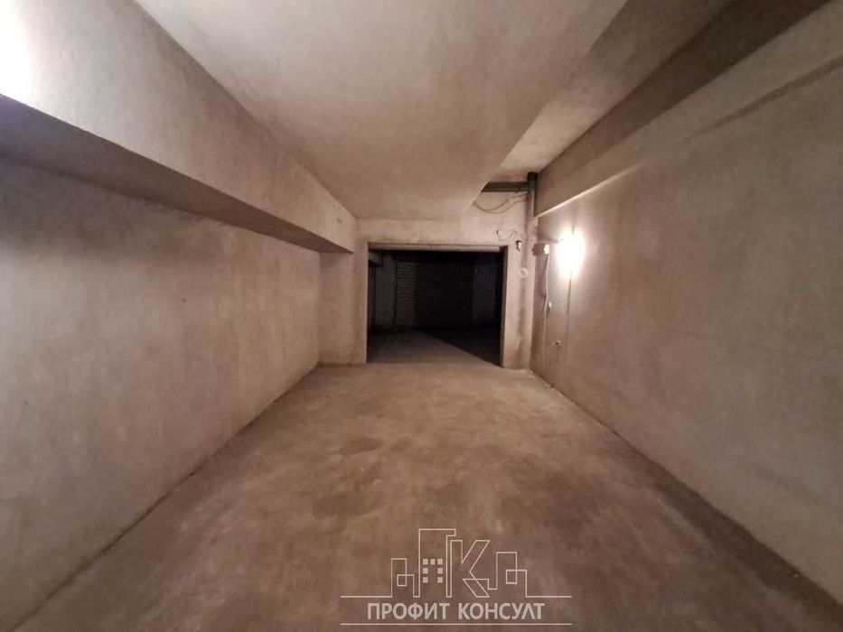 Дава се под наем Гараж / Паркомясто в Велико Търново, Център - 26 кв.м за 79.56 € - Снимка #3