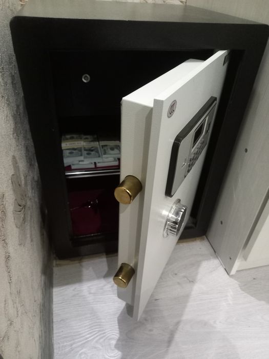 Seyf sotiladi holati yangi qumlik seyf olovda yonib ketmaydi  ichidagi