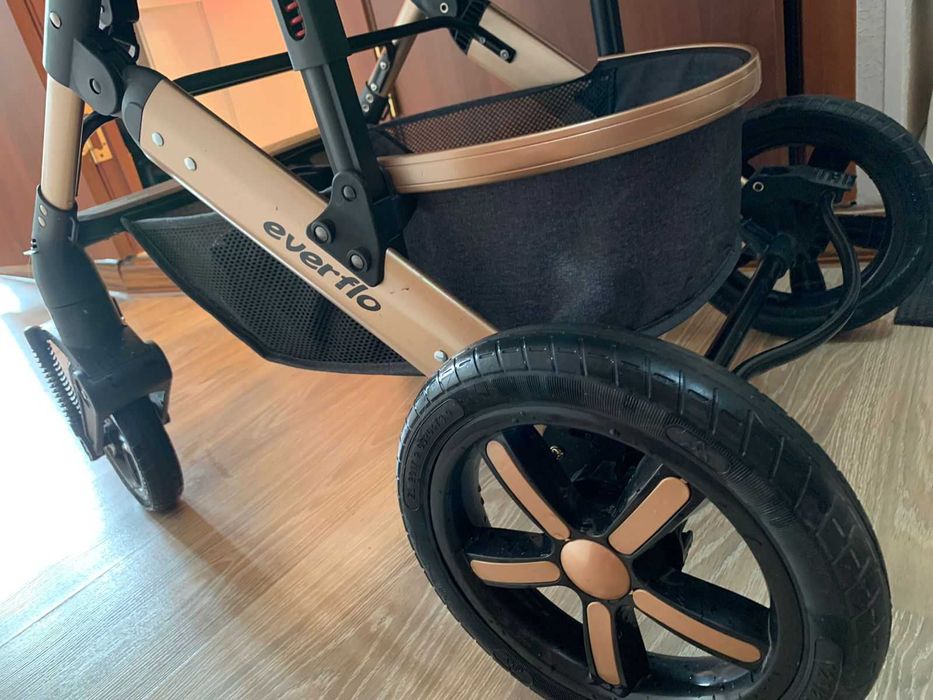 Продам коляску 3 в 1