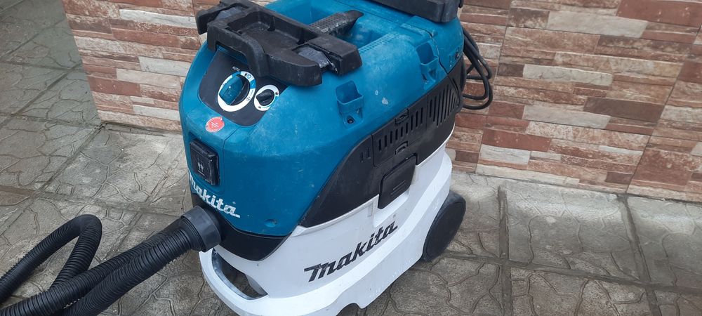 Makita vc4210L Прахосмукачка със Контакт АвтоТупалка Сухо Строителство Гипс Картон