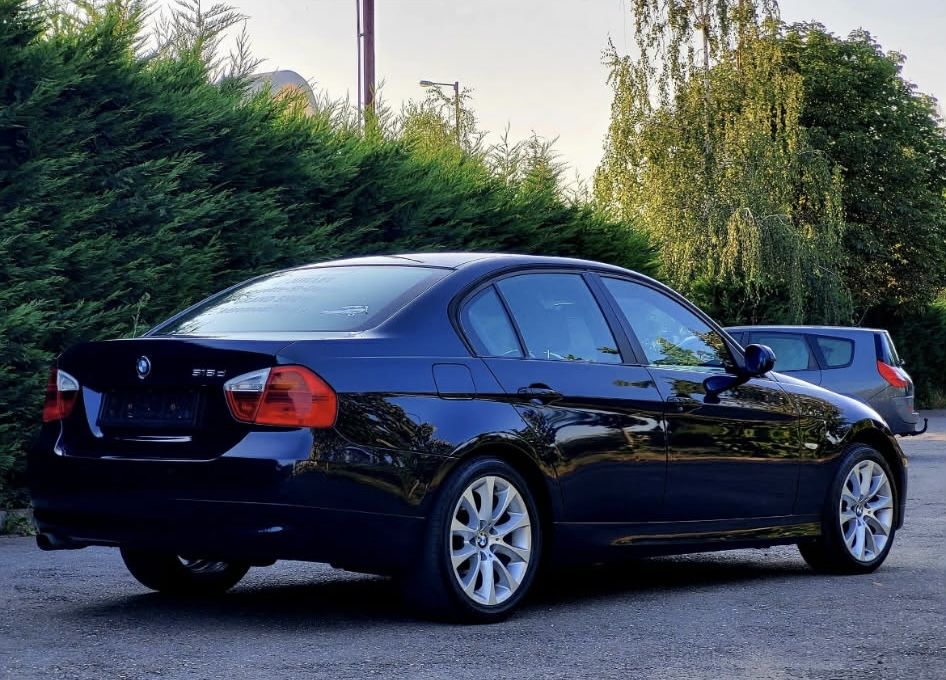 Vand BMW E90 an 2008  pret  usor negociabil