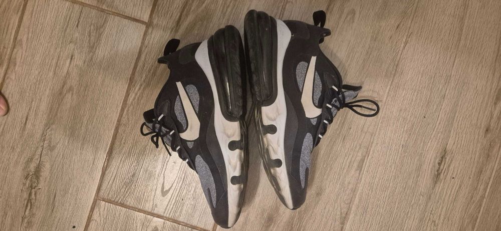 Adidasi Nike Air Max 270