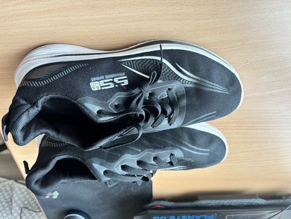 Продам почти даром новые кроссовки,