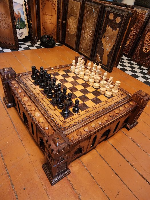 Шахматы  ручной работы "Замок" размер 70х70