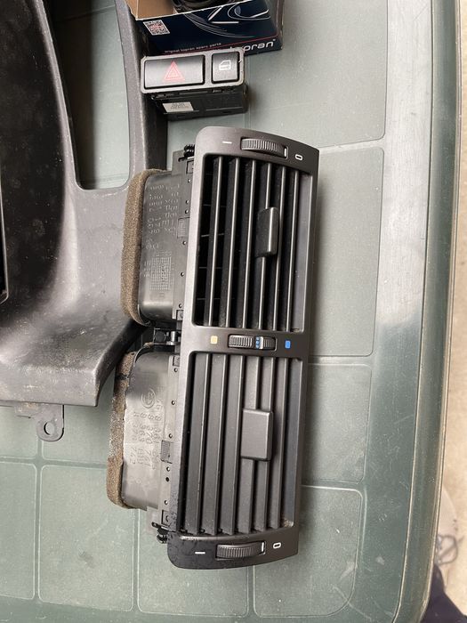 Барче с Подлакътник и Къпхолдър BMW БМВ е46