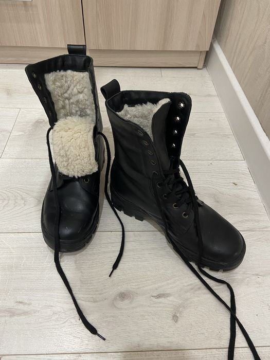 Продам зимние берцы 40 размер