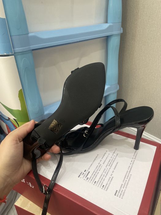 Новые чёрные туфли на каблуке