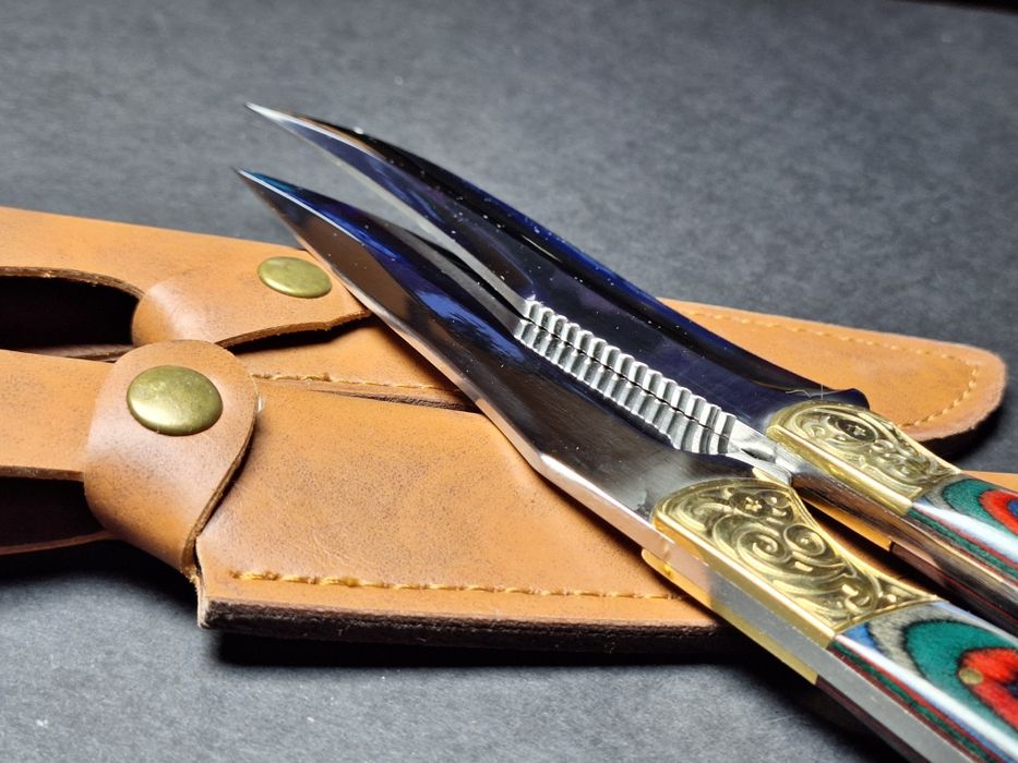 Ловен нож с кожена кания (два модела)