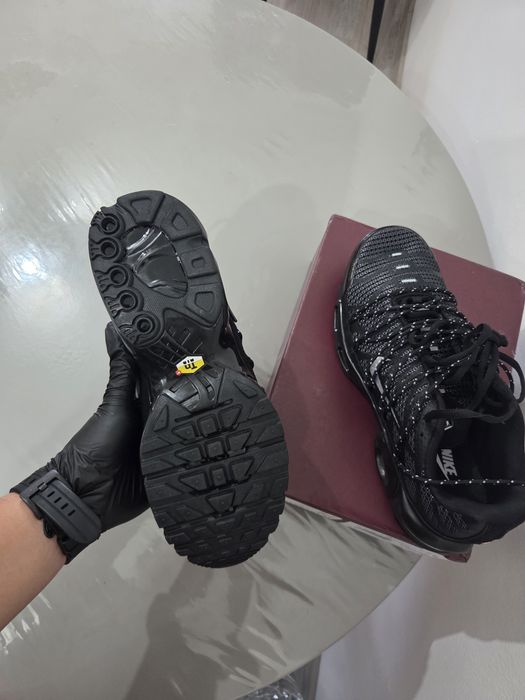 Adidasi nike air max tn