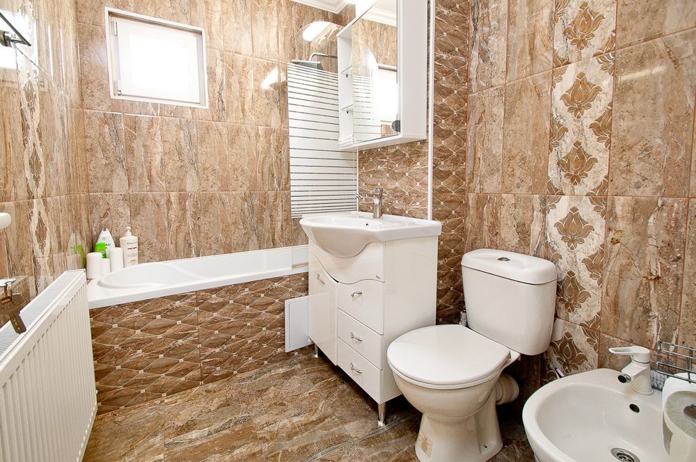 Proprietar, vand apartament cu 2 camere in mazepa2, etaj 1