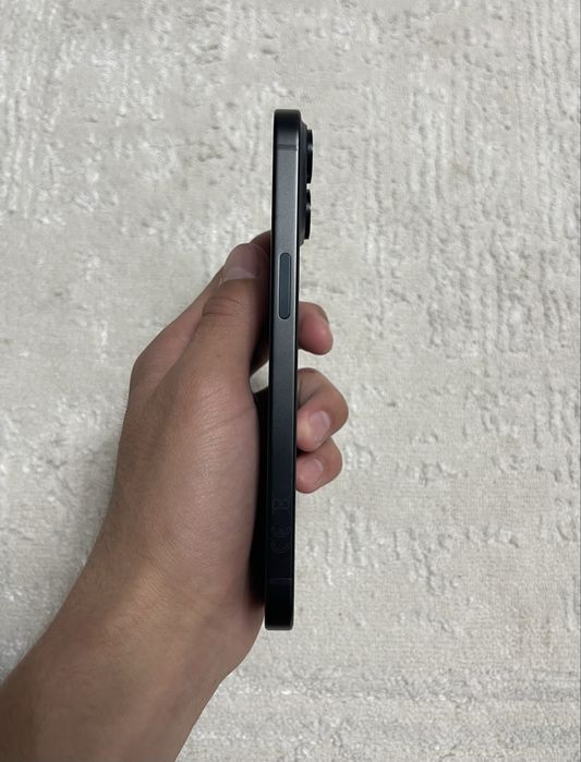 iPhone 15, в идеальном состоянии.