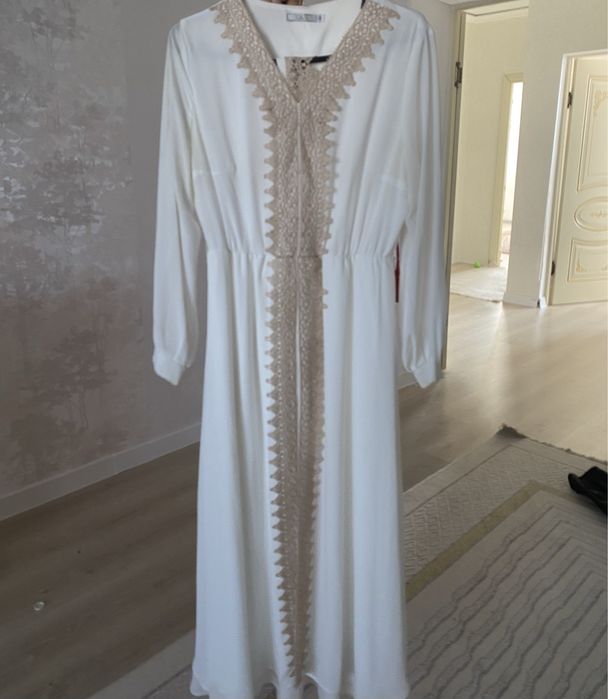 Платье.         .