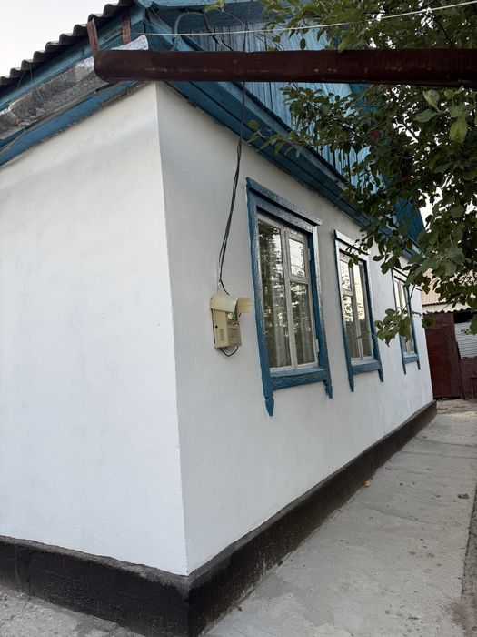Продается дом  7 комнатный .