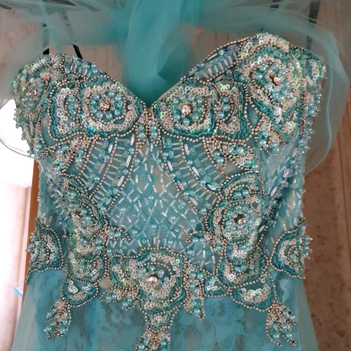 Продам платье бирюзового цвета