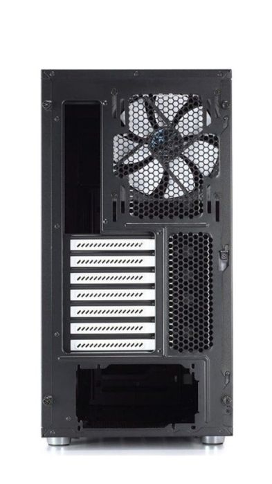 Carcasa gaming fractal design r5 silențioasă