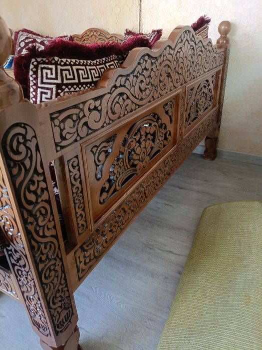 Топчан из ореха новый