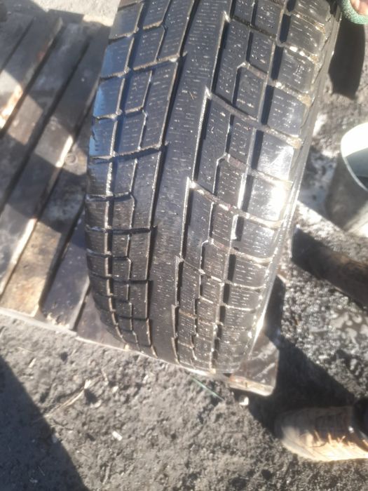 Покрышки б/у зимние лепучка Якахама 225/60R18 1000