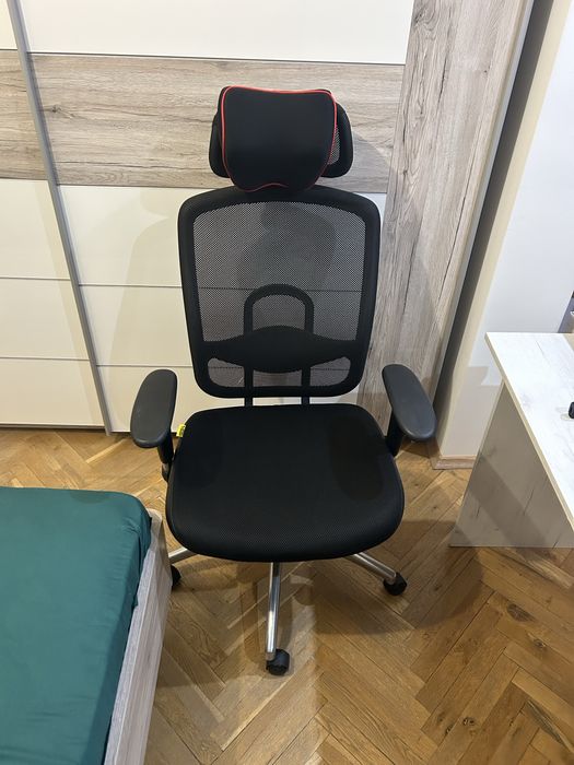 Ергономичен офис стол Antares с лумбарен съпорт