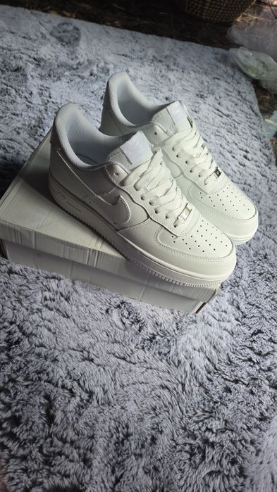 Nike Air Force 1 Triple White