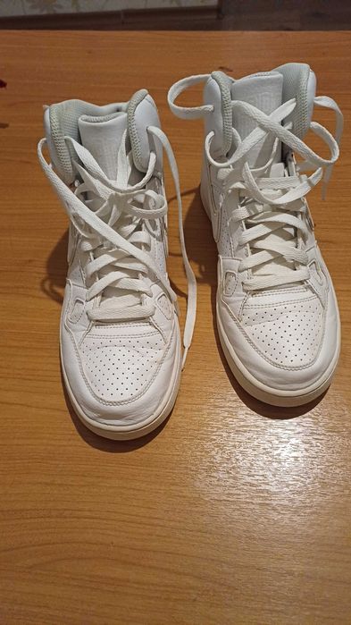 Обувки високи найк