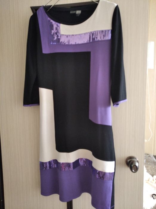 Продам женские платья