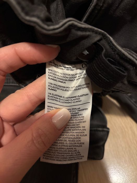 Vând pantaloni 128 și 134 cm