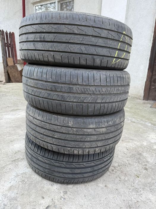 Vind cauciucuri de vara 205/55/R 16 diferite marci.