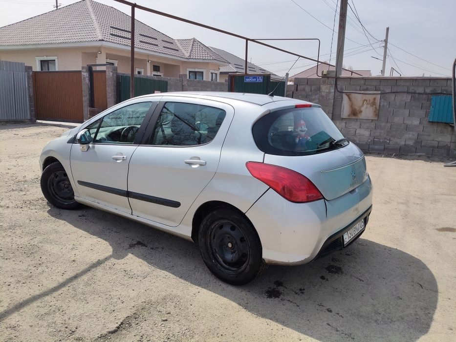 Автомобиль пижо 308