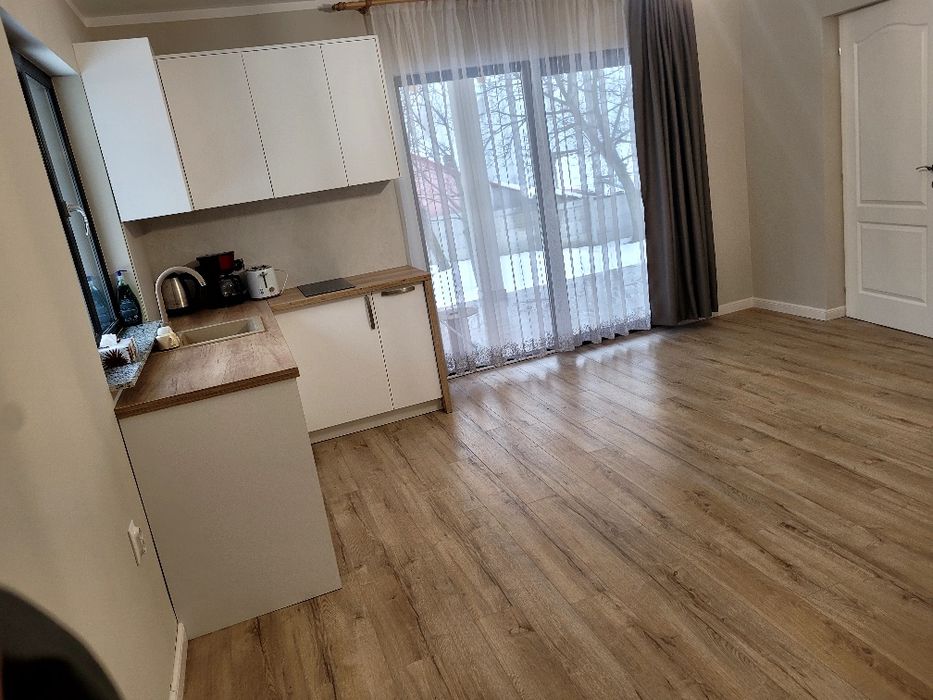 Vand Casa în Colibași (Lazu)