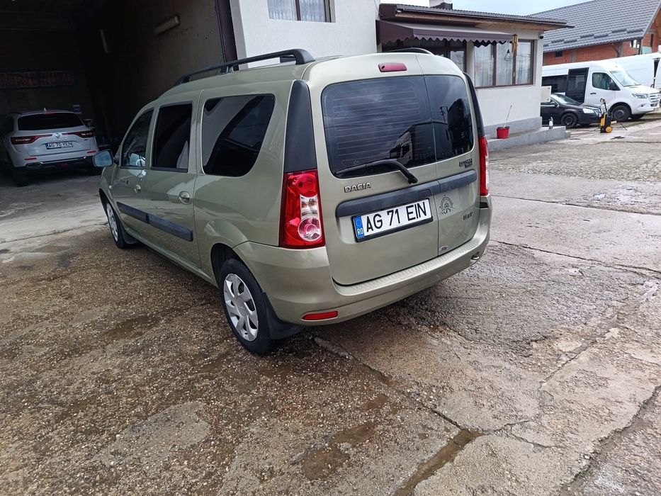 Vând Logan MCV 1.6 !