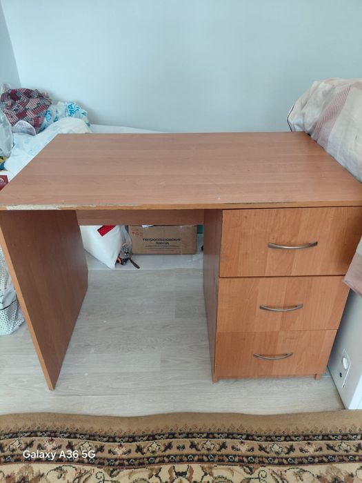 Оқу,жазу столдарын сатамын 3  дана