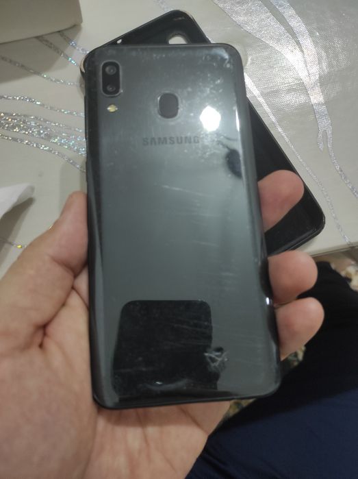 Samsung A 20 буу