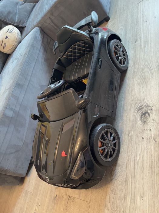 Masinuta electrica cu telecomanda