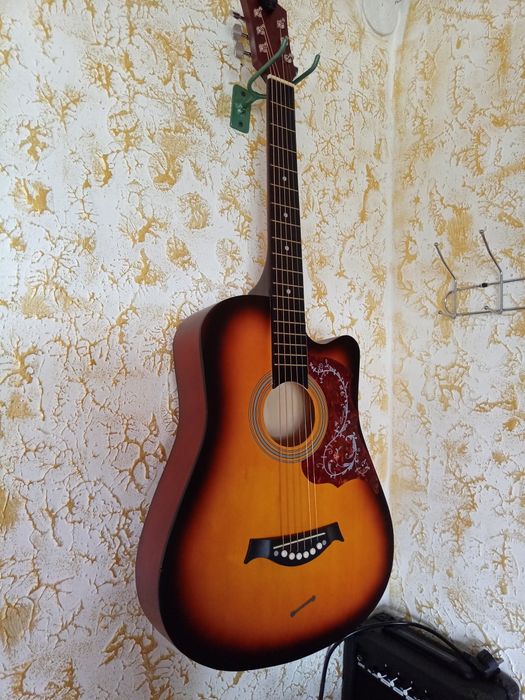 Гитара аккустическая
