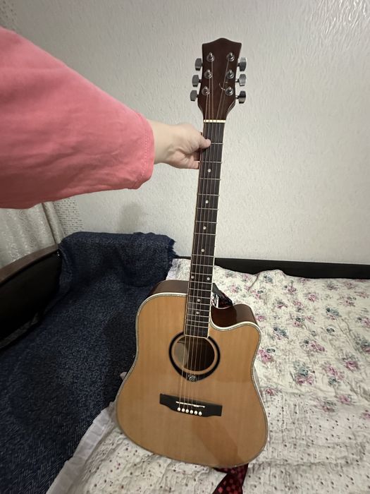 Гитара. Пользовалась очень мало